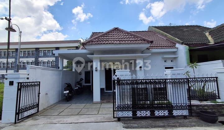 RUMAH MODERN SIAP HUNI LOKASI SUPER STRATEGIS DI NGEMPLAK, SLEMAN