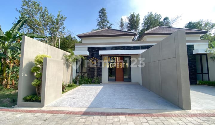 RUMAH SIAP HUNI 4 KAMAR DALAM LINGKUNGAN NYAMAN DI NGAGLIK