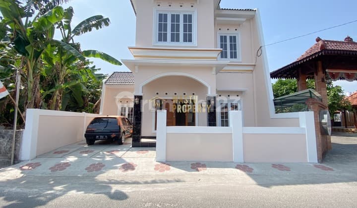 RUMAH 2 LANTAI DESIGN KLASIK DEKAT RUMAH SAKIT HARDJOUKITO