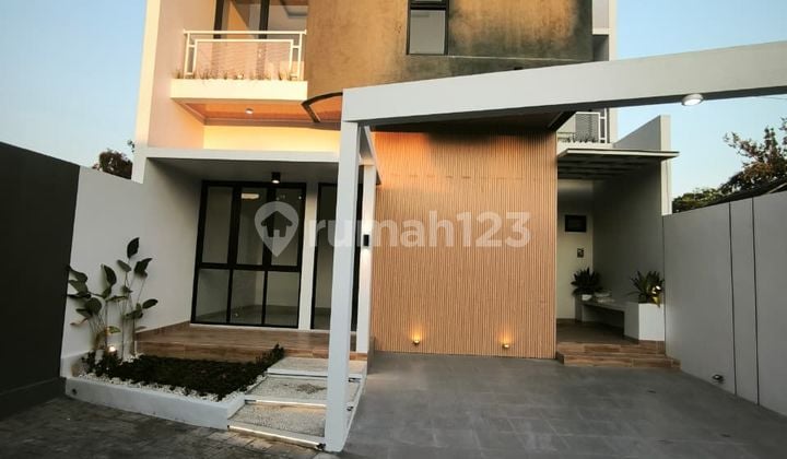 RUMAH MODERN 2 LANTAI SIAP HUNI DEKAT KOMPLEK PEMDA SLEMAN