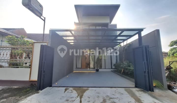 Rumah 2Lt Desain Kontemporer Full Furnished Dekat Purwomartani