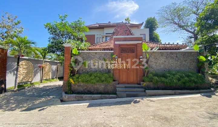 VILLA MEWAH ADA JOGLO & KOLAM RENANG LUAS DEKAT KAMPUS UMY