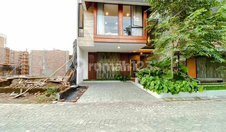 RUMAH MEWAH DI SLEMAN DALAM RING ROAD DEKAT TRANSMART MAGUWOHARJO