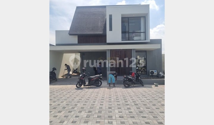 Modern 2-Story House in Godean Near Sidoarum Field