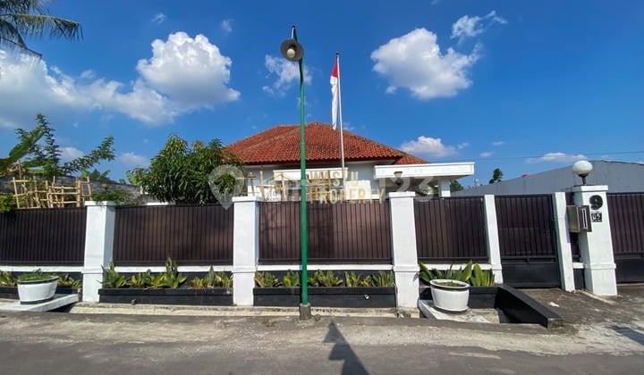 RUMAH MEWAH TANAH SUPER LUAS DEKAT SEKOLAH AL-AZHAR YOGYAKARTA