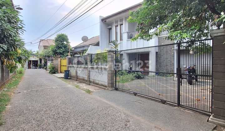 Rumah Minimalis Modern di Pintu Air Cinere Dekat Jalan Raya