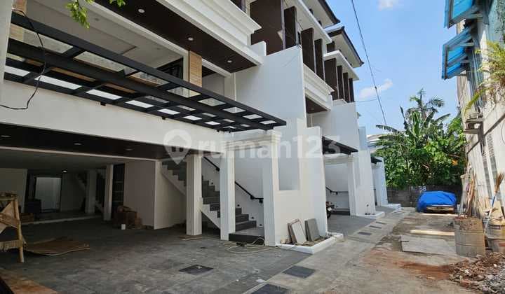 Brand New Modern House 3 Floors in Complex Near MRT Station