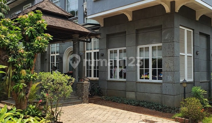 Rumah Mewah Siap Huni Posisi Hoek di Lebak Bulus Lokasi Strategis