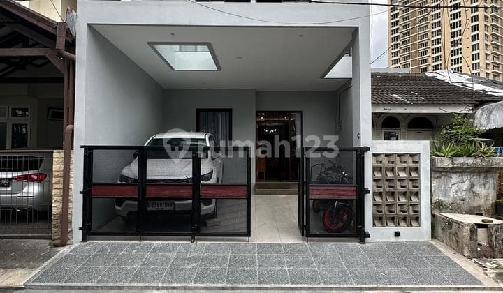 Modern Minimalis 3 Lantai Full Furnished Dekat Pim