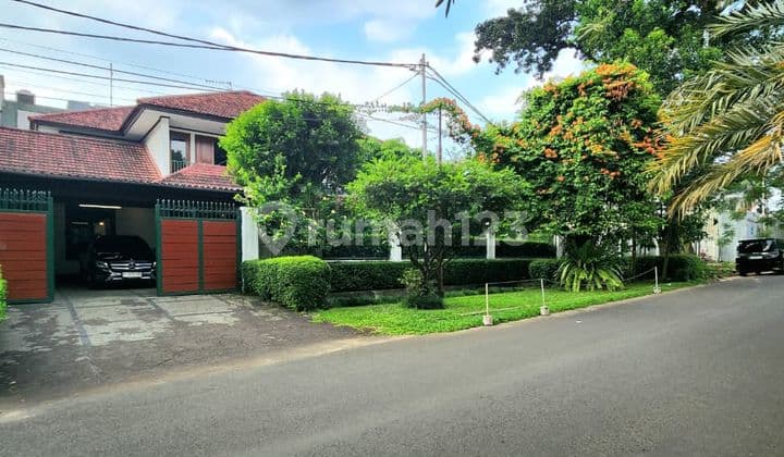 Rumah Asri Terawat Lokasi Strategis Prime Area Dekat Senayan City