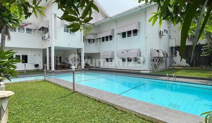 Rumah Bagus Siap Huni di Rasamala Lokasi Strategis di Jalan Utama