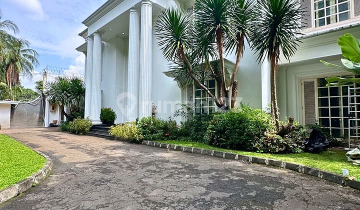 Luxury House with private pool facing garden in Sriwijaya, prime location area