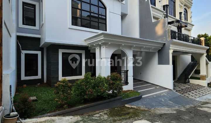 Brand New Luxury House Ready to Occupy with Private Pool in Townhouse