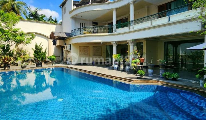 American Classic Luxury House with wide road access and beautiful environment