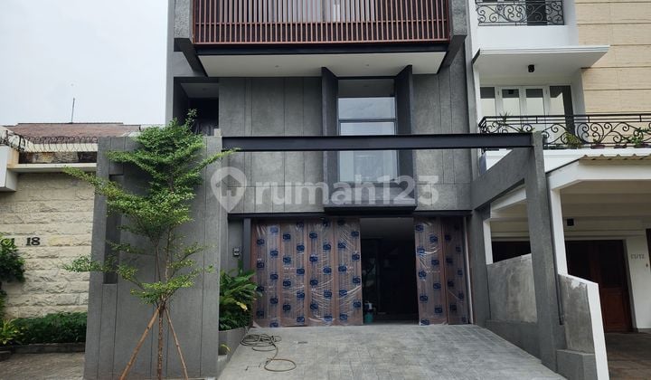 Brand New Modern Minimalis 3 Lantai Dalam Komplek Elit Dekat MRT