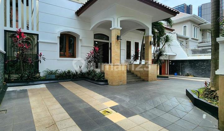 Rumah Mewah Modern Classic Design di Area Terbaik Kebayoran Baru