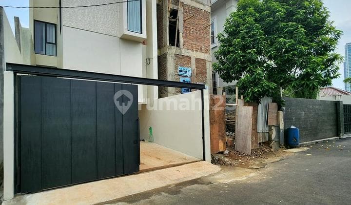 Brand New Modern House 3 Lantai Private Pool Full Furnished