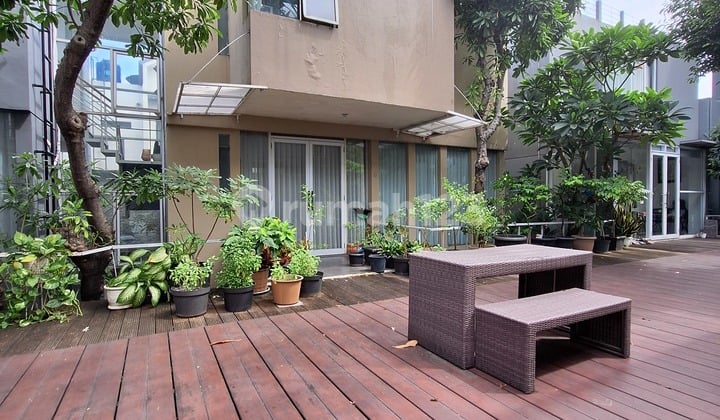 Rumah 3 Lantai Modern Minimalis Double Decker Style Dekat Mrt