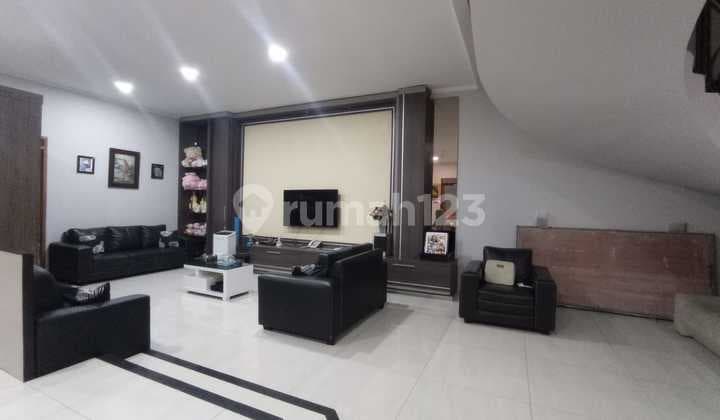 Rumah Luas Full Furnished ada Kolam Renang di Singgasana Pradana Bandung