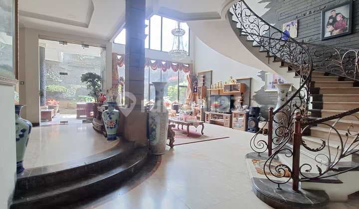 Rumah Besar di Mekar Wangi Cocok untuk Hunian & Usaha