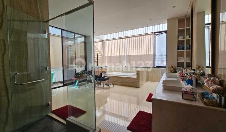 Luxury Corner House in Sayap Setiabudi Bandung with Swimming Pool