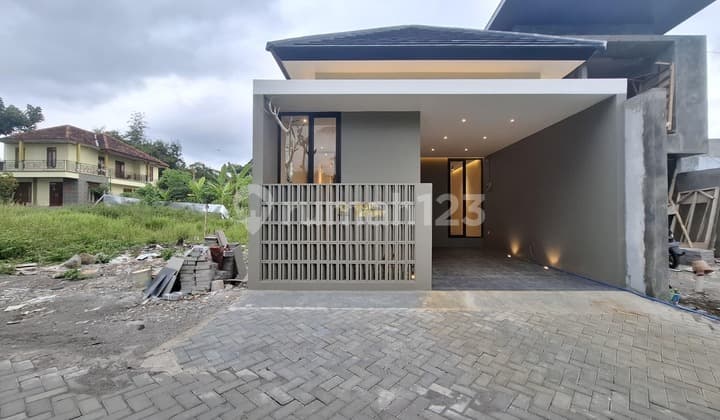 Rumah Modern Open Space Siap Huni Dekat Jalan Kaliurang KM 10