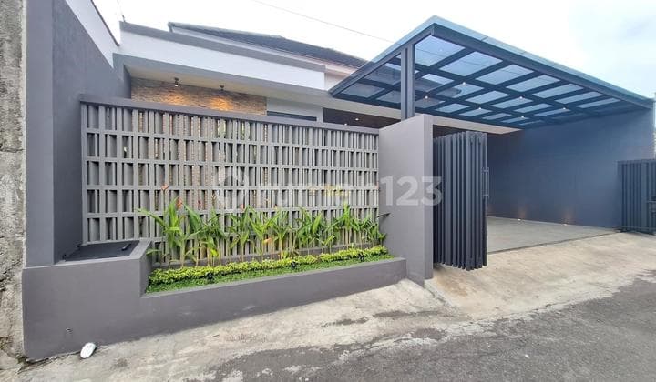Rumah Siap Huni Design Kekinian Dekat Exit Tol Purwomartani