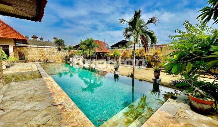 Villa besar elit mewah di Sanur siap huni