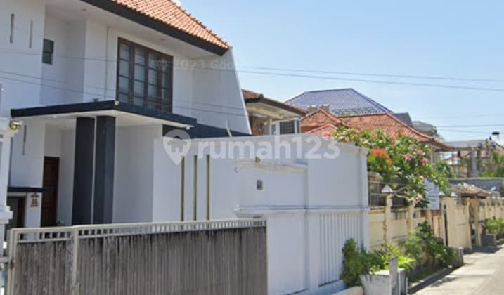 Rumah 5+2 Ada Pool Di Renon Dekat Lapangan Renon