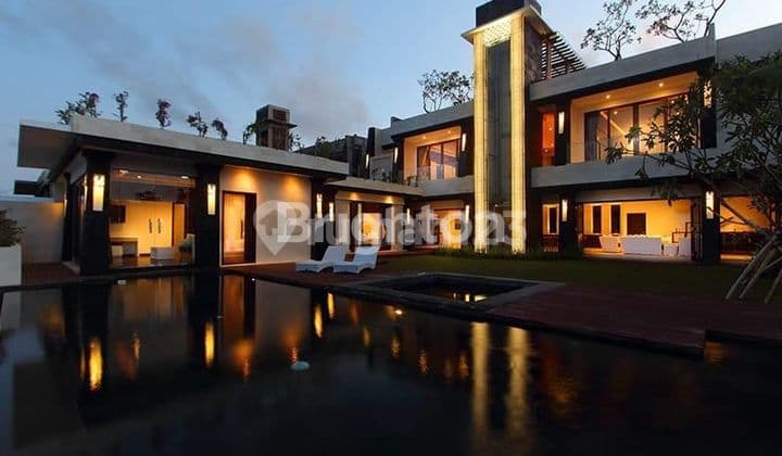 Villa besar one gate full view di Goa Gong Jimbaran