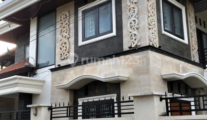 Ready-to-Occupy Hook House with 5 Bedrooms in Renon