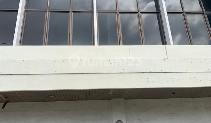 Gedung 3 Lantai di Denpasar Barat Imam Bonjol Lokasi Strategis