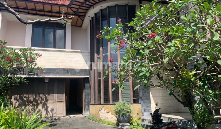 Luxury House Near Renon Field, Ready to Move In, Has a Swimming Pool