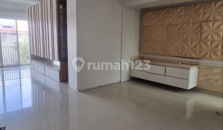 Dijual Rumah 3 lantai KBP RVY