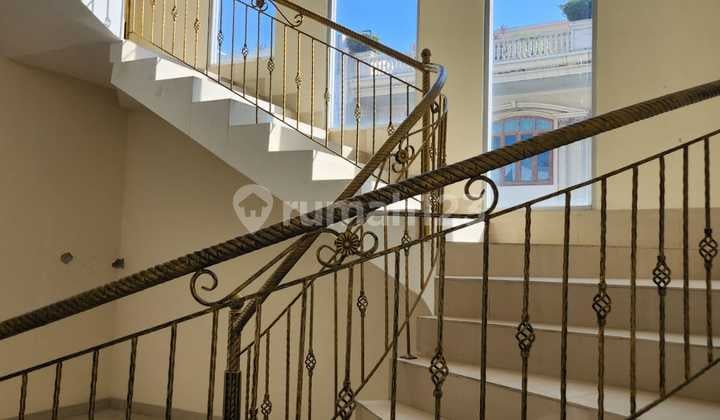 Rumah Mewah Hoek, Pik 1, Jakarta Utara, Lt. 340 Sqm, Lb.600 Sqm