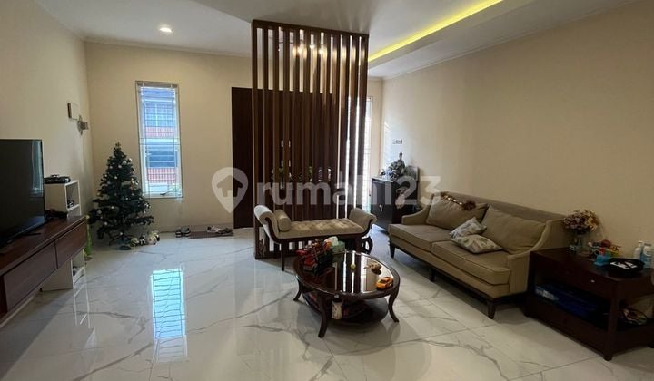 Rumah PIK 1, Layar Permai, Uk. 8x15, 3 lantai, Semi Furnish