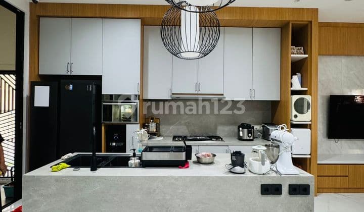 Green Lake City House, East Asia, Size 8x18, Hook, Already Renovated