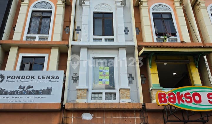 Ruko Strategis Siap Operasional di Tebet Raya