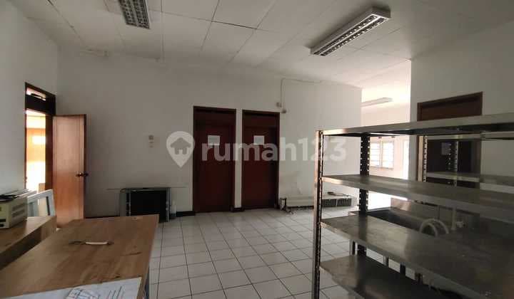 Disewakan Rumah di Sersan Bajuri. Cocok untuk Usaha/Kantor/Mess Karyawan atau Investasi Kosan Hunian Nyaman dan Lokasi Strategis