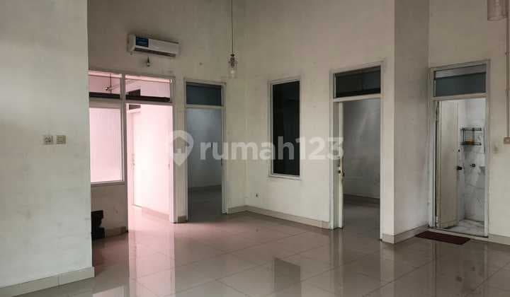 DISEWAKAN RUMAH HOOK SIAP HUNI DI ANTAPANI JL. BANJARSARI RUMAH LUAS DAN NYAMAN COCOK UNTUK TEMPAT TINGGAL MAUPUN KANTOR LOKASI STRATEGIS DAN NYAMAN