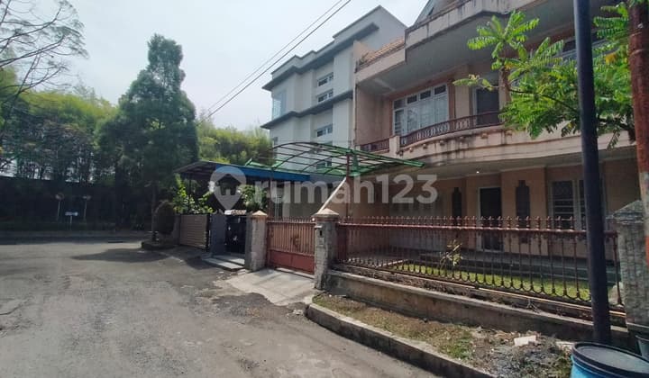 Villa di Komplek Malibu Indah ( Polonia )