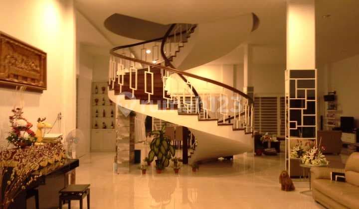 Villa di Komplek Royal Sumatera ( Golf View )