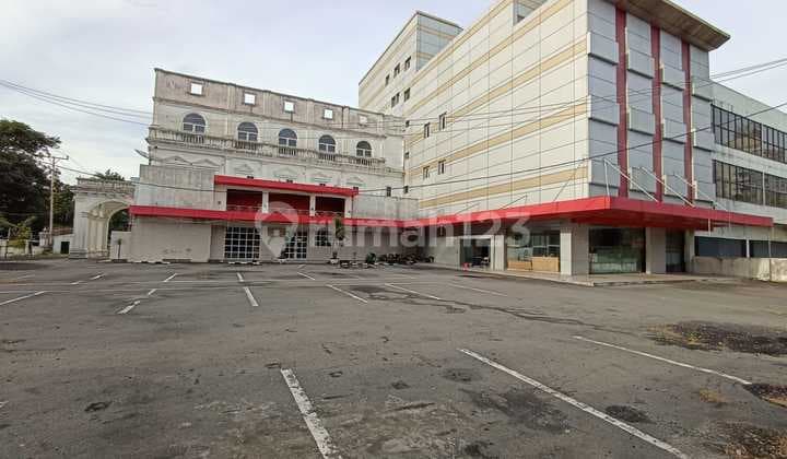 Gedung di Jl Perintis Kemerdekaan ( Ex Hotel Lj )