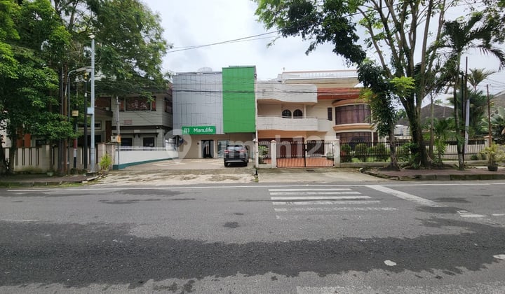 Villa di Jalan Kartini ( Dekat Diponegoro )