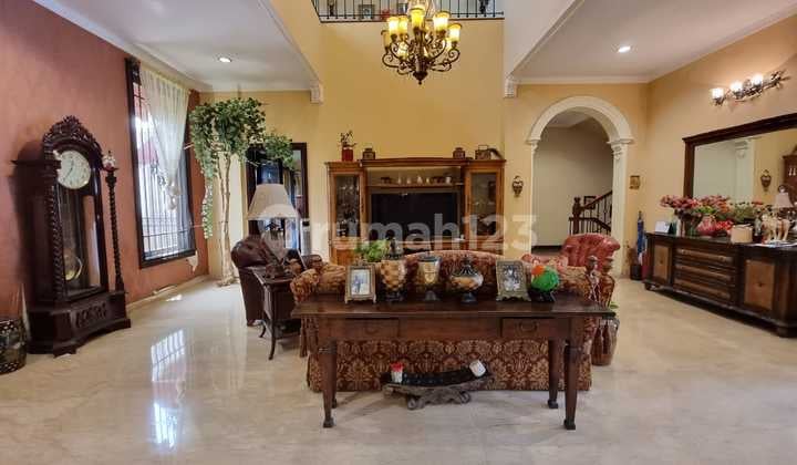 Villa di Komplek The Palace Polonia