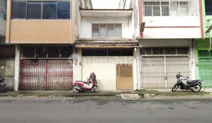 Rumah di Jalan Indragiri Dekat Asia