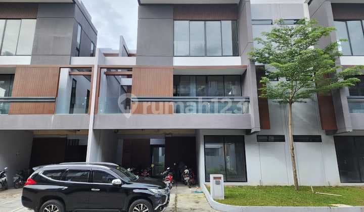 Villa in Givency One Complex, Gaperta Ujung Street