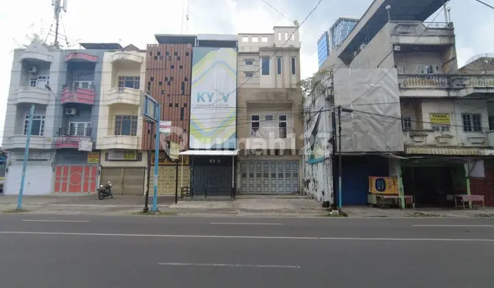 Shop house on Jalan Kejaksaan near S Parman