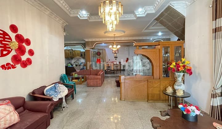 Villa di Komplek Cemara Hijau