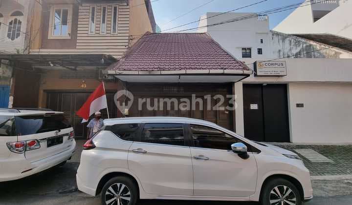 Rumah Tua di Jalan Prapat Dekat Madong Lubis